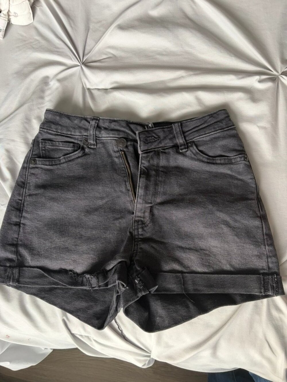 American Eagle women’s high-rise black denim shorts